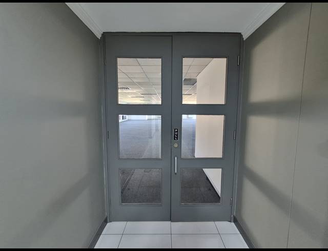 712M² OFFICE TO LET IN WOODMEAD